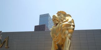 受惠美獅美高梅開業 美高梅中國去年收益淨額24億美元增長32% 受惠美獅美高梅開業美高梅去年收益淨額24億美元增長32%