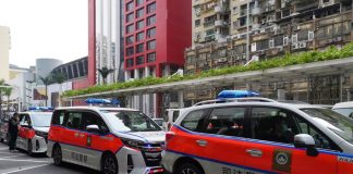 兩貴利幫賭客配碼陪賭抽息 遇正司警巡場監控斷正就逮 兩貴利幫賭客配碼陪賭抽息 遇正司警巡場監控斷正就逮