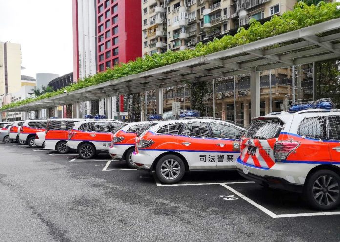換錢黨練功券黑兌斷正報警冀從寬 同黨偷渡「身有屎」急毀罪證 換錢黨練功券黑兌斷正報警冀從寬 同黨偷渡「身有屎」急毀罪證