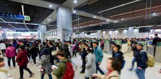 受廣東疫情影響上周出入境旅客跌逾2成 澳門不排除全民核檢 受廣東疫情影響上周出入境旅客跌逾2成 澳門不排除全民核檢