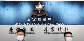 陪賭代女客下注用掌心吸走面頭籌碼 兩扒仔串謀呃近27萬元落網 陪賭代女客下注用掌心吸走面頭籌碼 兩扒仔串謀呃近27萬元落網