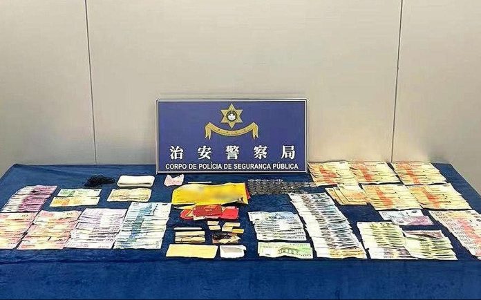 兩內地賭客輸清竟打香油錢主意 氹仔四面佛偷逾二千元當場斷正 兩內地賭客輸清竟打香油錢主意 氹仔四面佛偷逾二千元當場斷正