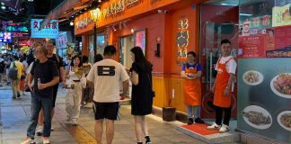 澳門8月飲食商戶營業額按年少一成 零售額同比跌22% 澳門8月飲食商戶營業額按年少一成 零售額同比跌22%