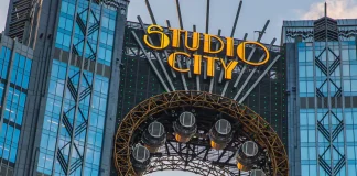 新濠國際去年虧損收窄至7.8億不派息 首季內全面改用智能賭枱 Melco International reports narrowed loss of HKD 780 million in 2024
