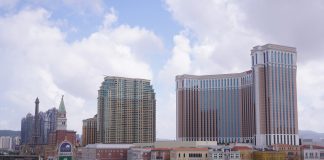 中美關係緊張金沙主席不擔心公司在澳地位 料賭牌到期仍可續營 中美關係緊張金沙主席不擔心公司在澳地位 料賭牌到期仍可續營