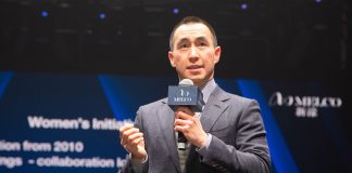 新濠博亞首季收入升1.1倍 何猷龍稱中場投注攀升業務持續走強 新濠博亞首季收入升1.1倍 何猷龍稱中場投注攀升業務持續走強
