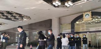 犯罪集團涉用高仿假碼黑兌呃客21萬 警拘4車手檢128枚萬元假碼 犯罪集團涉用高仿假碼黑兌呃客21萬 警拘4車手檢128枚萬元假碼
