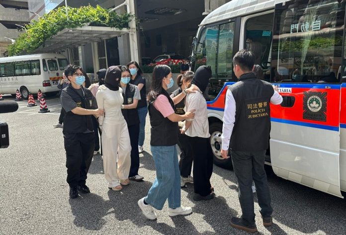 司警連破兩宗直播代客投注案 共拘5內地男女 司警連破兩宗直播代客投注案 共拘5內地男女